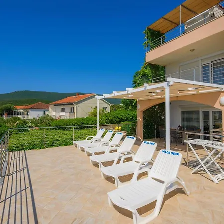 Lovely In With House Sea View Apartmán