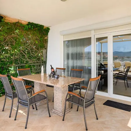 Lovely In With House Sea View