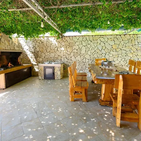 Lovely In With House Sea View Apartmán *