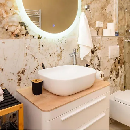 Lovely In With House Sea View Apartmán *