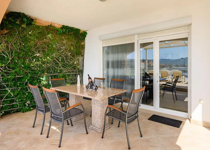 Lovely In With House Sea View