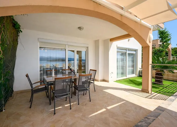 Lovely In With House Sea View Apartament Sreser