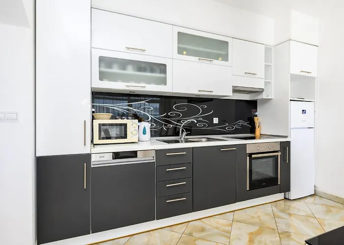 Lovely In With House Sea View Apartament
