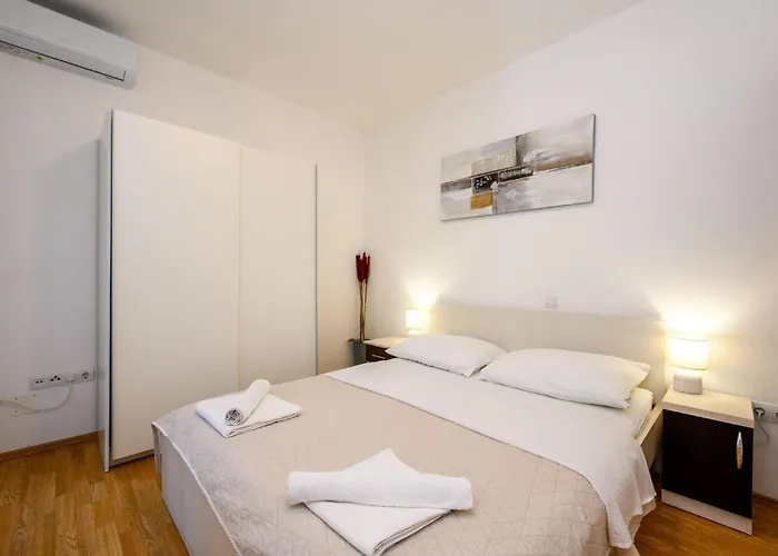 Lovely In With House Sea View Apartament