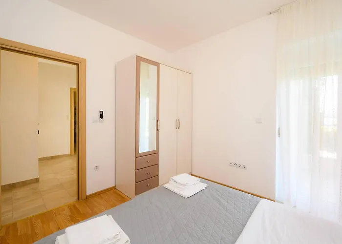 Lovely In With House Sea View Apartament