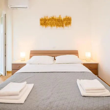 Lovely In With House Sea View