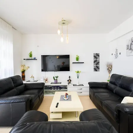 Lovely In With House Sea View