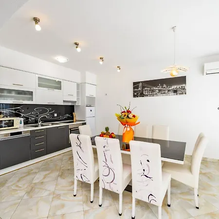 Lovely In With House Sea View Sreser