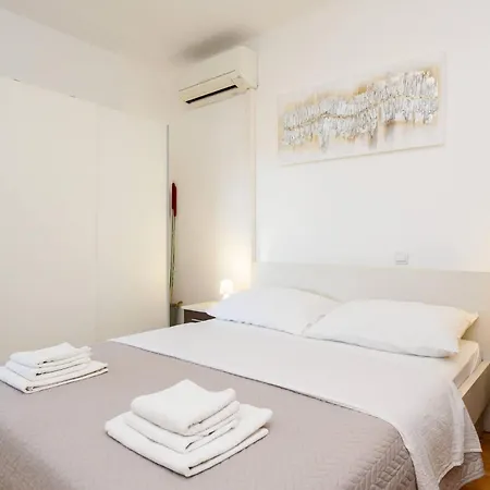 アパート Lovely In With House Sea View