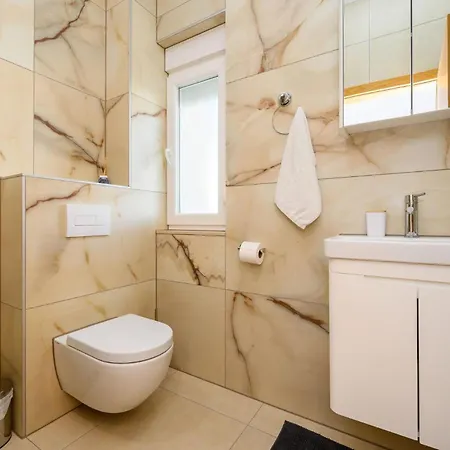 Lovely In With House Sea View